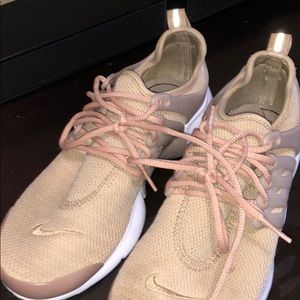 Size 7 Nike Prestos
